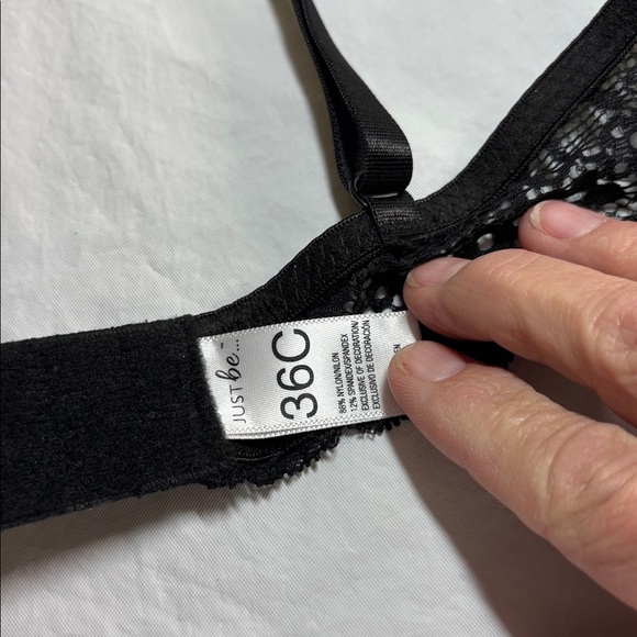 New Without Tag. Cute Black Lace Bra Size 36 C
Brand Just Be - Picture 5 of 6